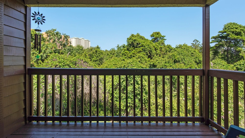 Cozy 2-bedroom Getaway With Resort Amenities & Dog-friendly! view 4