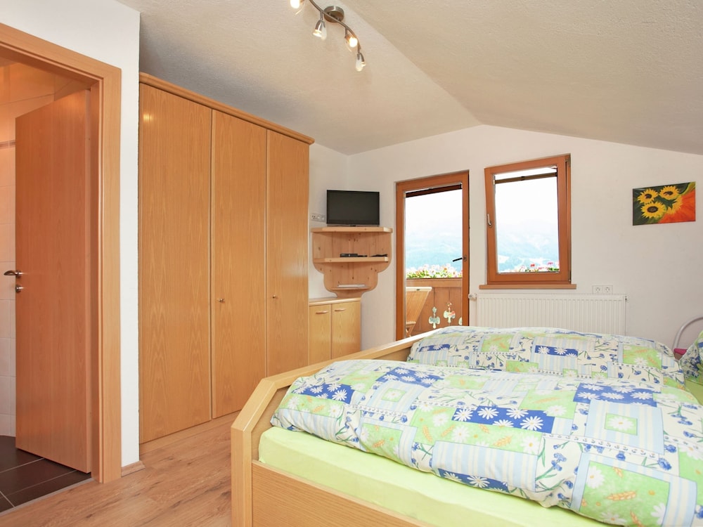 Sunlit Apartment Near Ski Area in Hollersbach im Pinzgau view 3