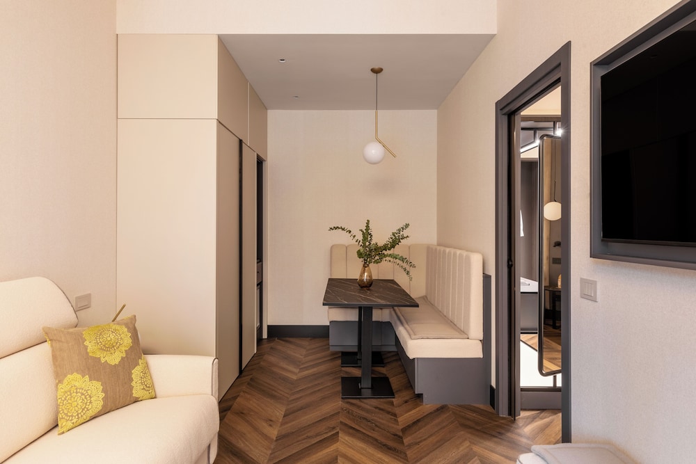 LUMERA STAY - Brera