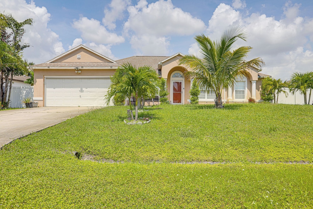 Screened Patio & Hot Tub: Port St Lucie Home!