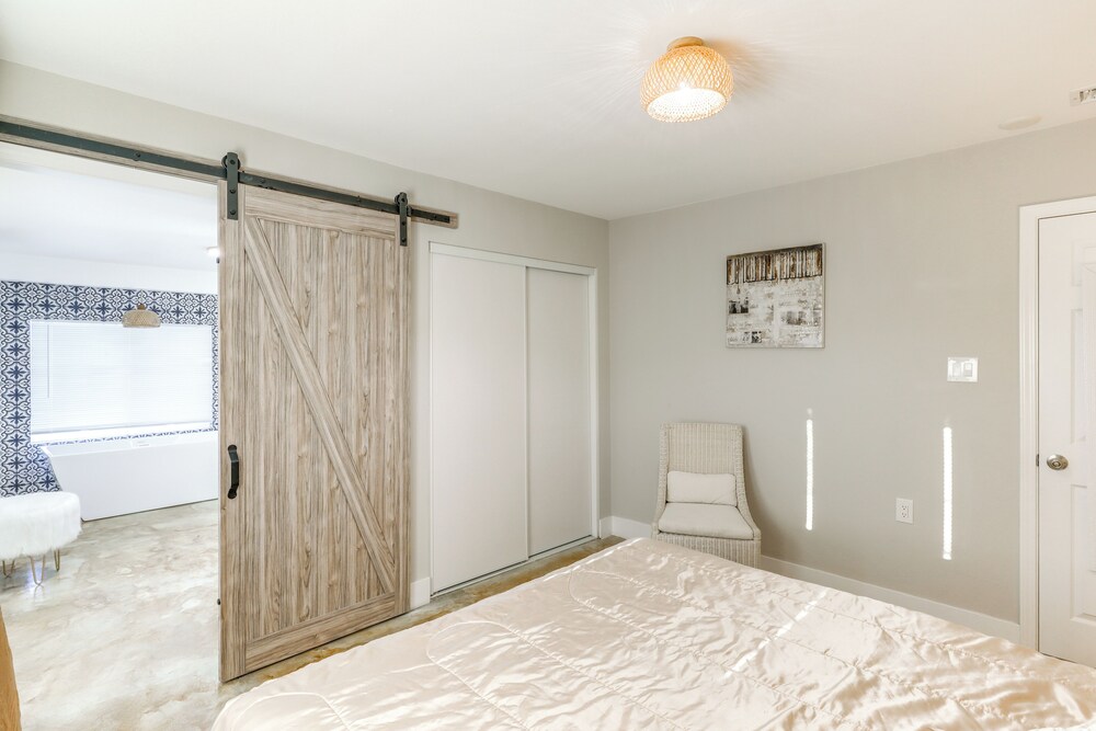 Hiker's Paradise: Twentynine Palms Home w/ Deck!