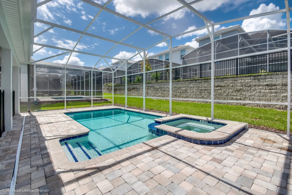 Champions Gate 8 Bedroom - Image 4