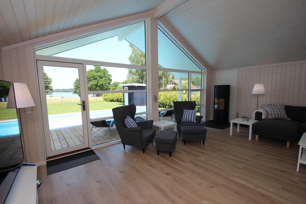 Ferienhaus mit Pool und Sauna am Duemmer See