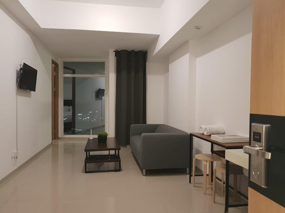 Alpine Room at TreePark City Apartement