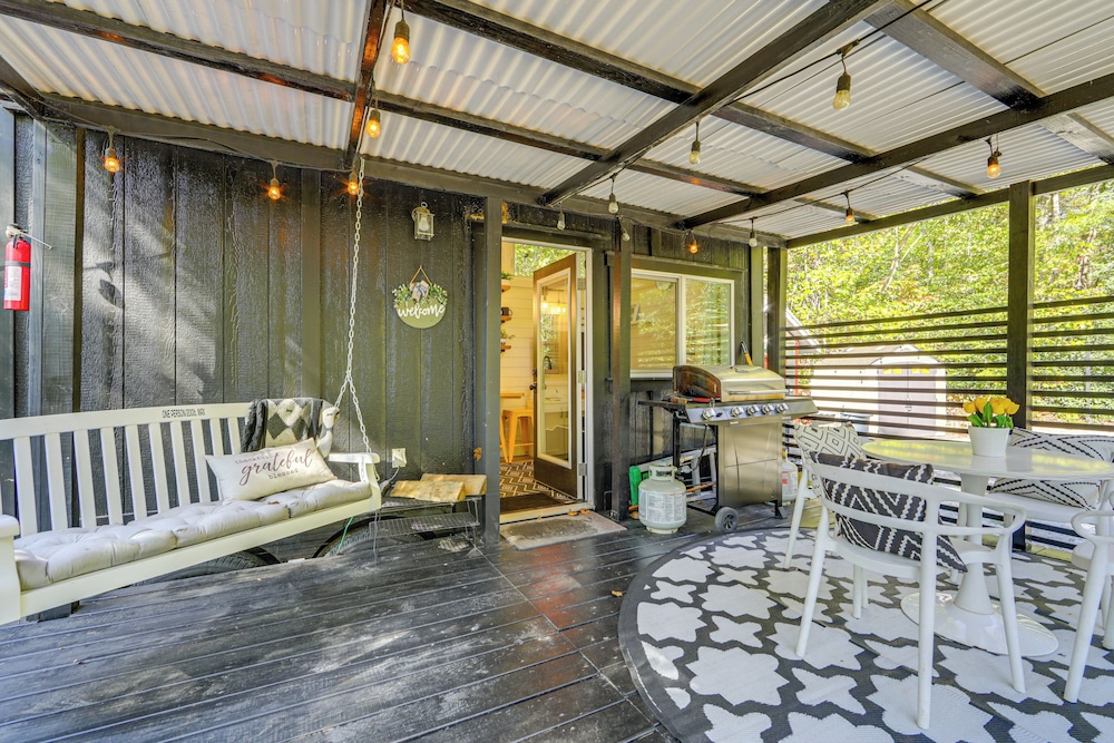 Blue Ridge Mountain Tiny Home: Escape to Nature!