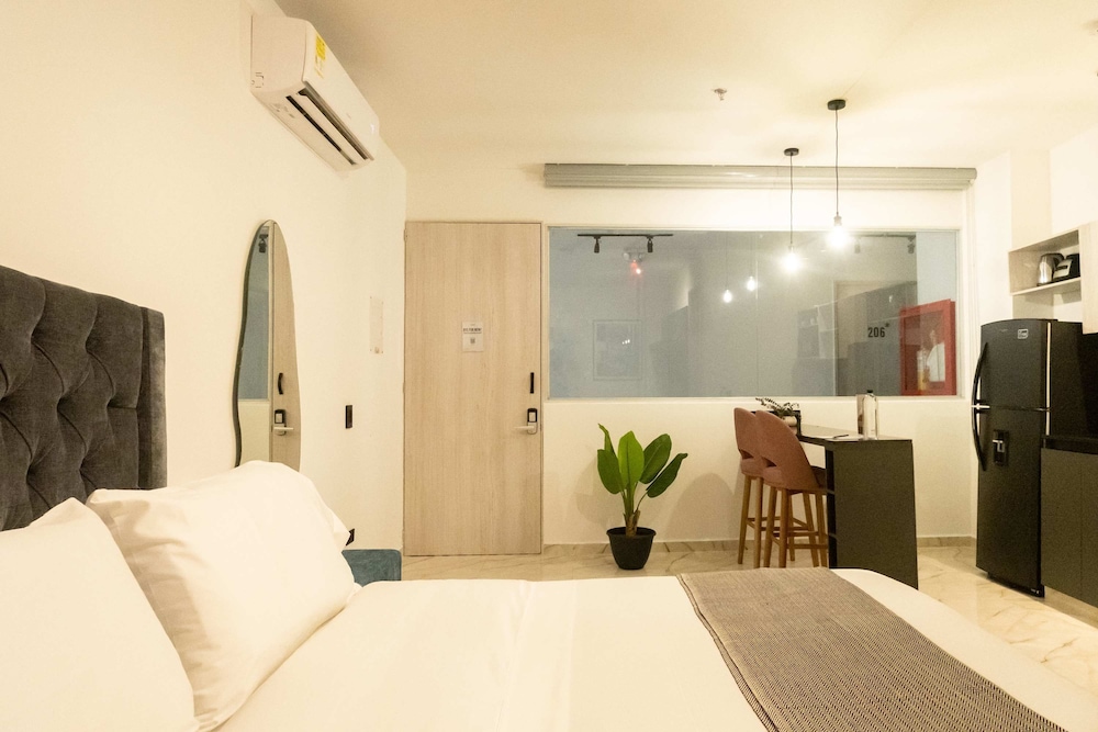 w Homely 1BR w AC Near Ciudad Amurallada
