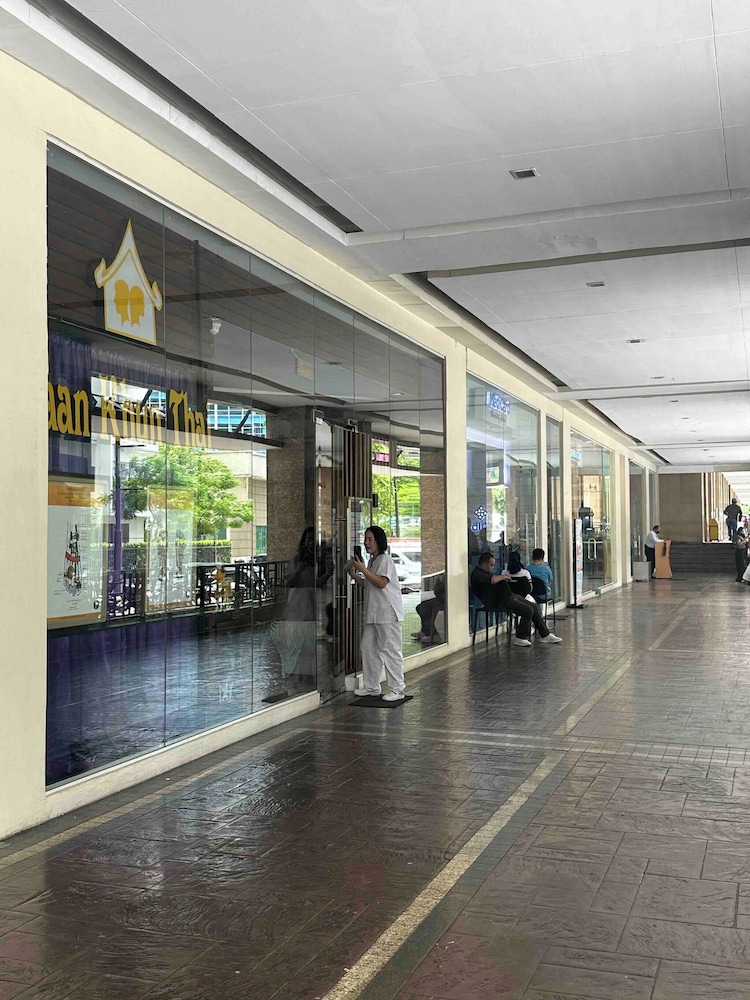 Luxurious Studio in Mckinley Hill With City View