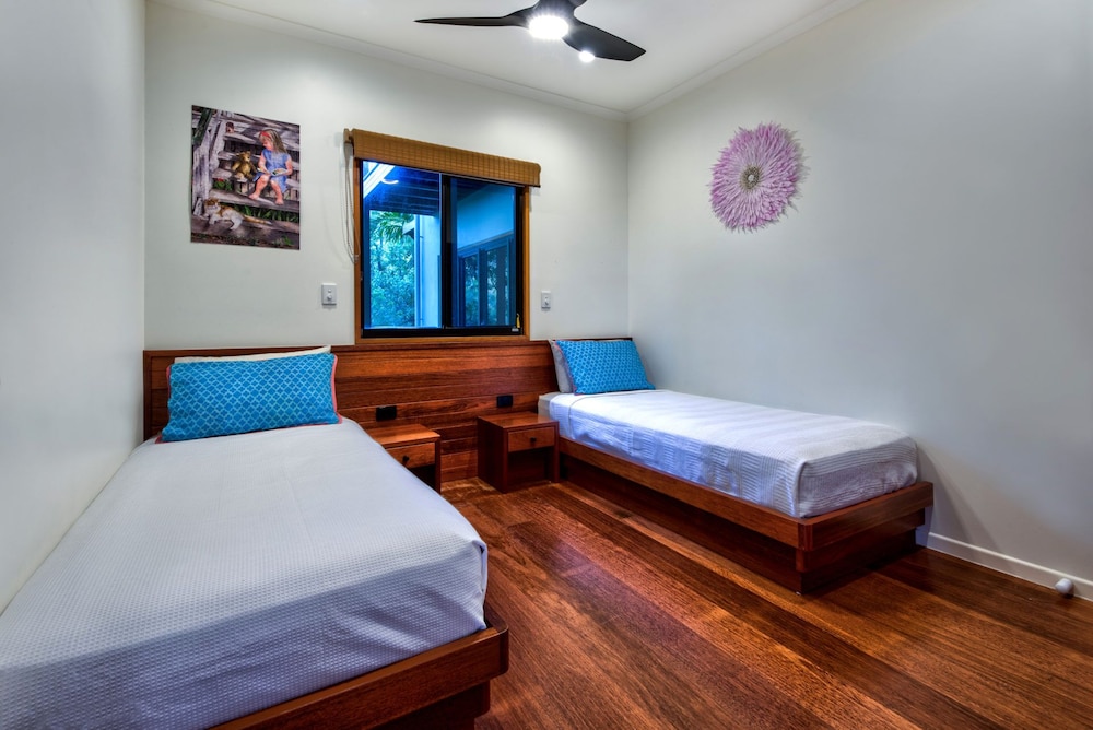 Iluka Luxury House With Ocean Views On Half Acre With Pool And Two Golf Buggies