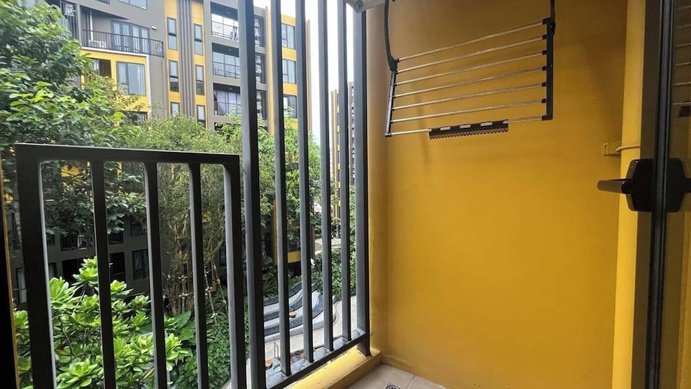 The Base - New Studio Great Location, Shared Pool