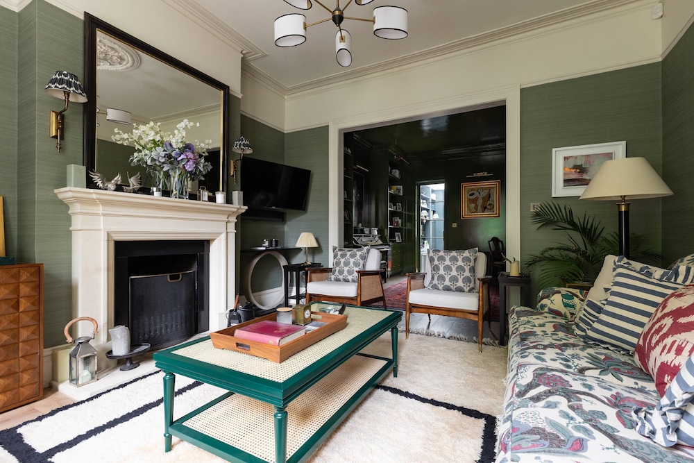 Westover Road III by Onefinestay