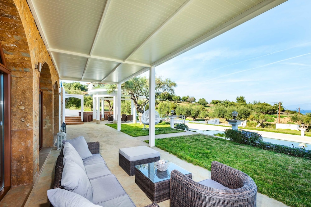 Villa D'Oro - Luxury Villas & Suites