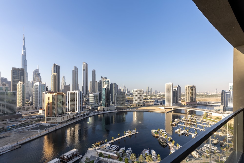 Waves - Tranquil Waterfront Living 2B Retreat With Balcony — balance & terrace