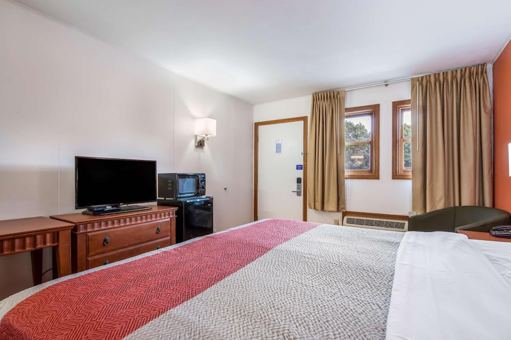 Northway Inn Queensbury - Lake George - Property Image 7