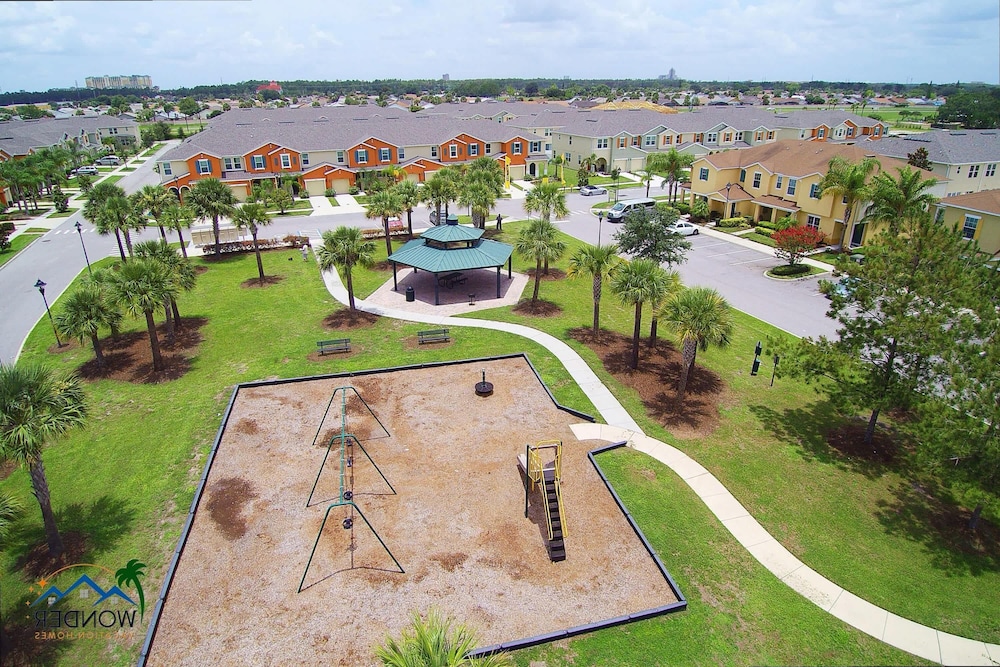 Modern 4BR Townhome Near Disney in Gated Resort