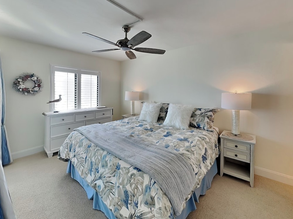 Seaside 4 by Distinctive Beach Rentals