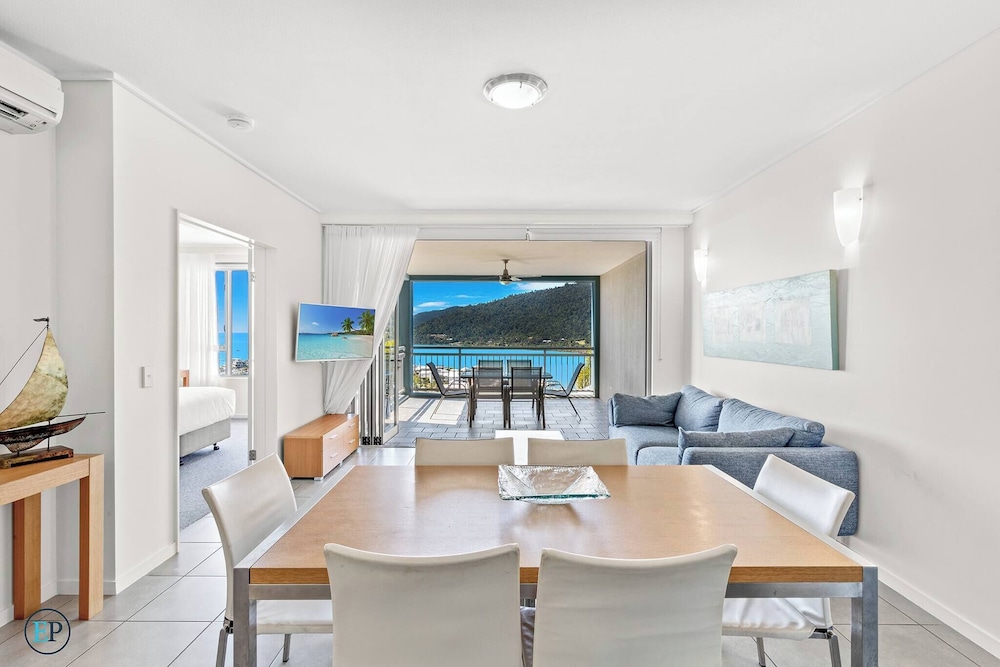 Whitsunday's, spa Bath, Beach, Marina, Infinity Pool, Restaurant