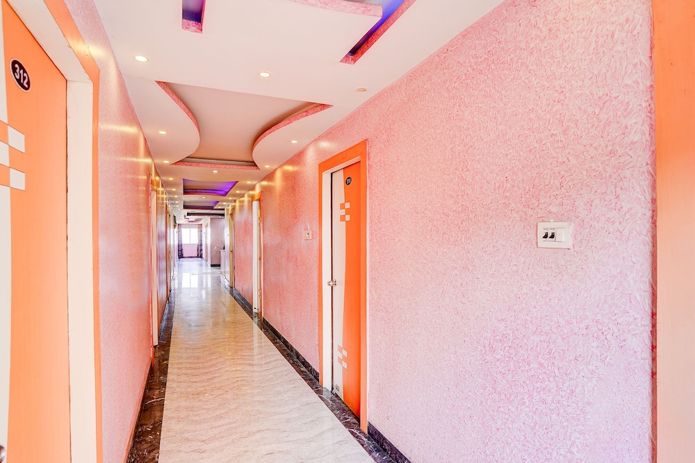 Fabhotel Triotel Inn