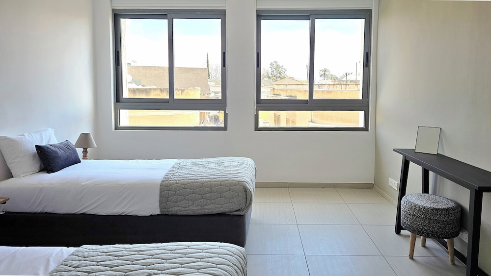 Phaedrus Living Ledras Residences 205