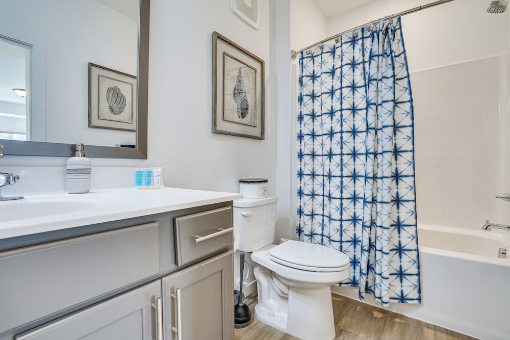 4 Mi to National Sports Center: Apt in Blaine
