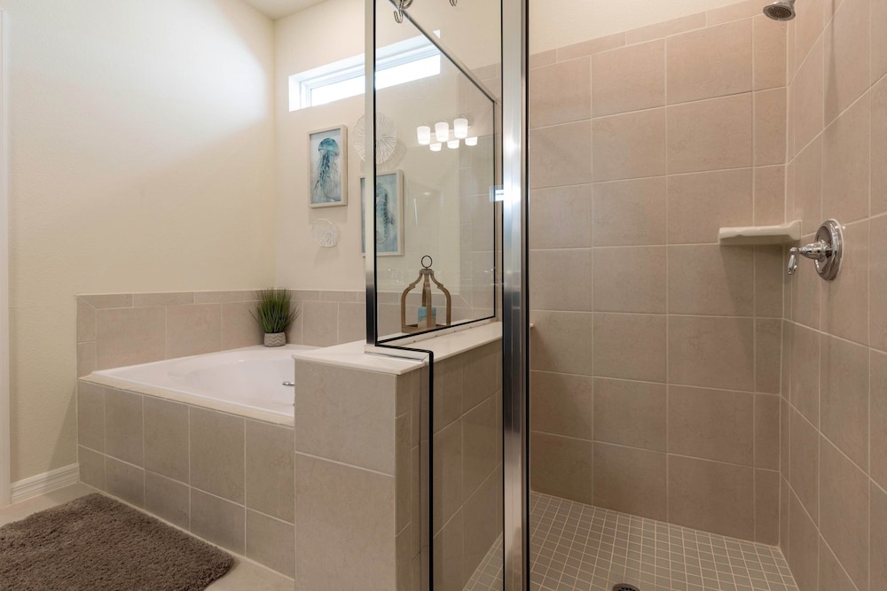 Family Friendly 5BR Home Pool Patio Room for 10