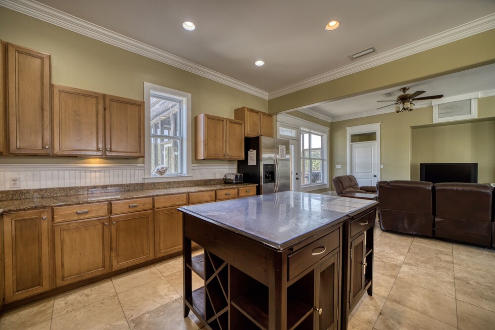 Purple Parrot - You Will Be Amazed At The Panoramic Island Views From The Third Floor Crows Nest! 4 Bedroom Home by RedAwning
