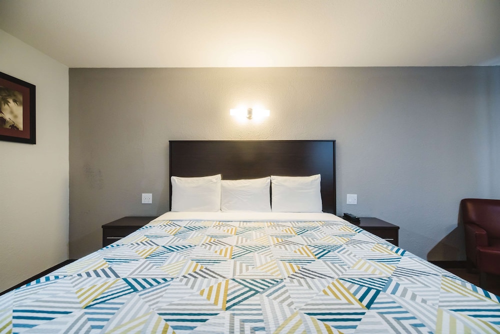 Studio 6 Channelview, TX – Baytown West view 4