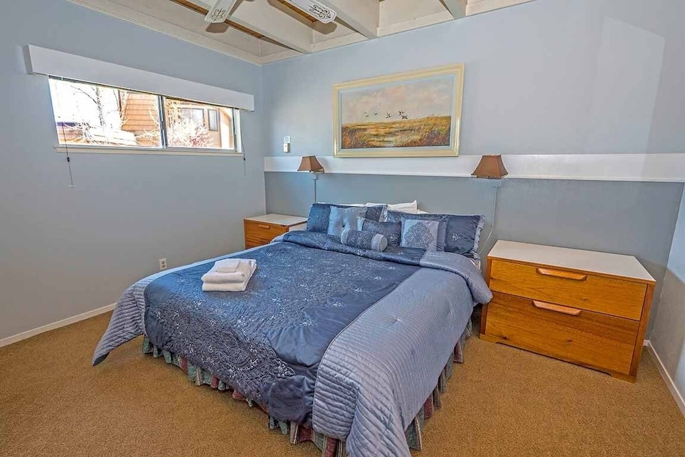439 Ala Wai, 105 1 Bedroom Condo by RedAwning