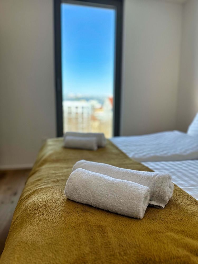 Garden Residence - Premium Downtown Apartment