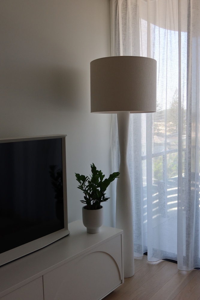 Luxury Palm Beach 1 BDR in The Village