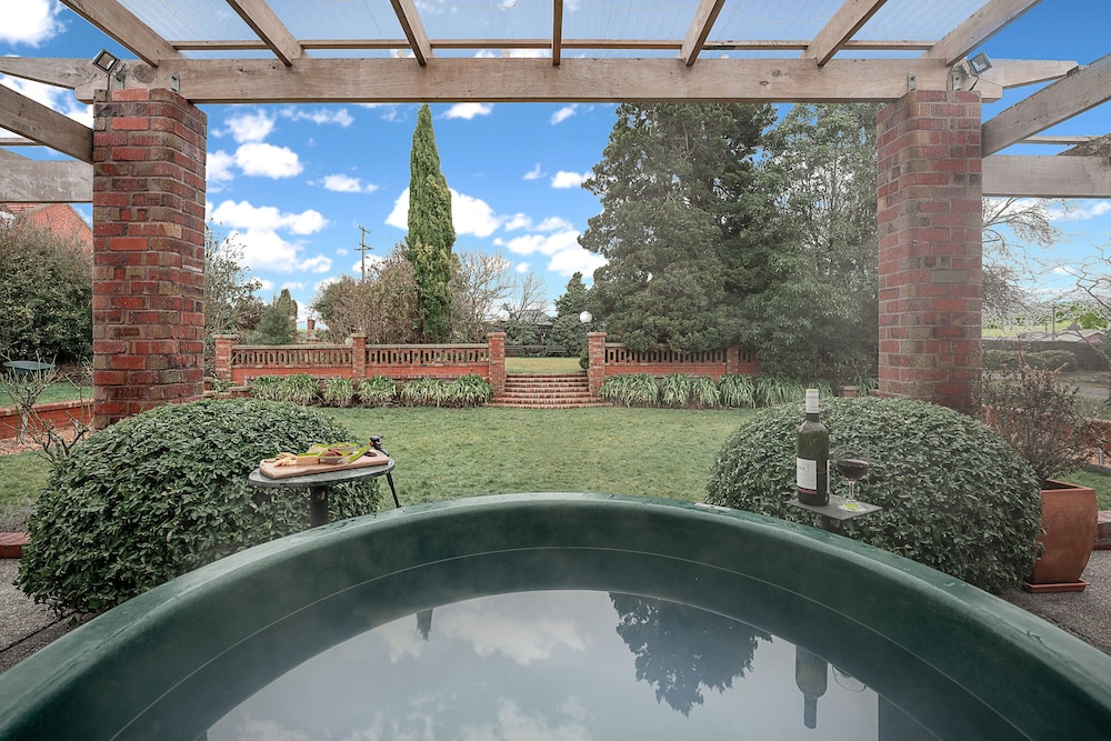 The Fern & Thistle Luxury Accommodation view 5