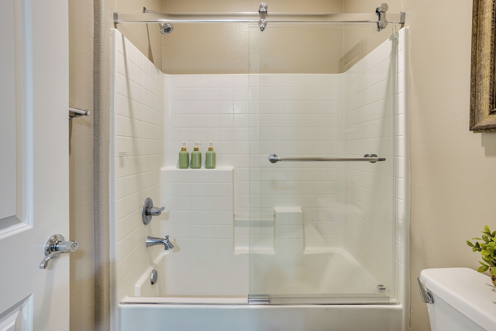 3 Mi to Disneyland: Home w/ Hot Tub + Game Room
