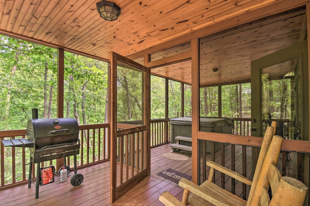 The Honeybee Cabin w/ Private Porch + Hot Tub view 3