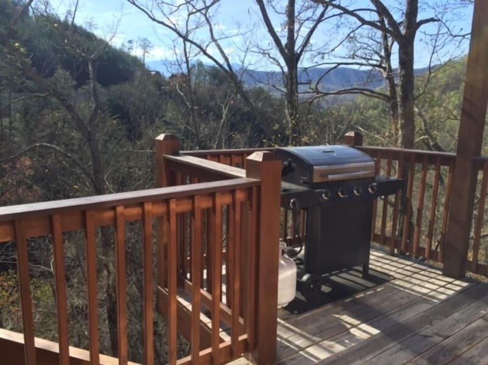 The Mallard - 3 Bedrooms, 3 Baths, Sleeps 8 Home by RedAwning