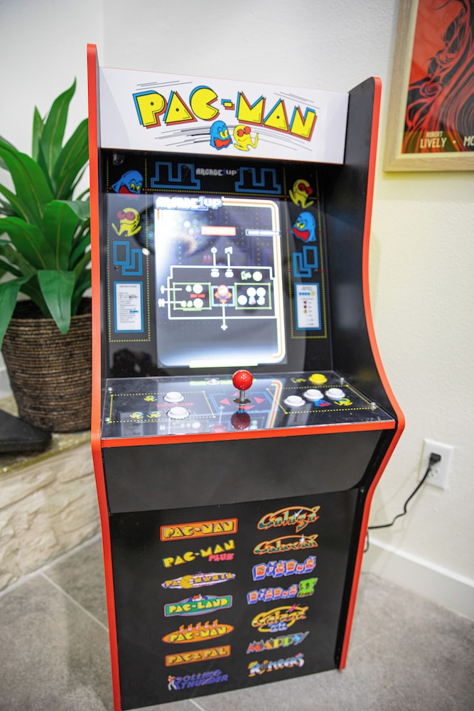 Whitewater River House - Game Room, Firepit, Walking Distance to Whitewater Amphitheater!