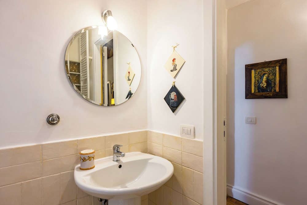 Cavour Art and Museum Flat by Napoliapartments
