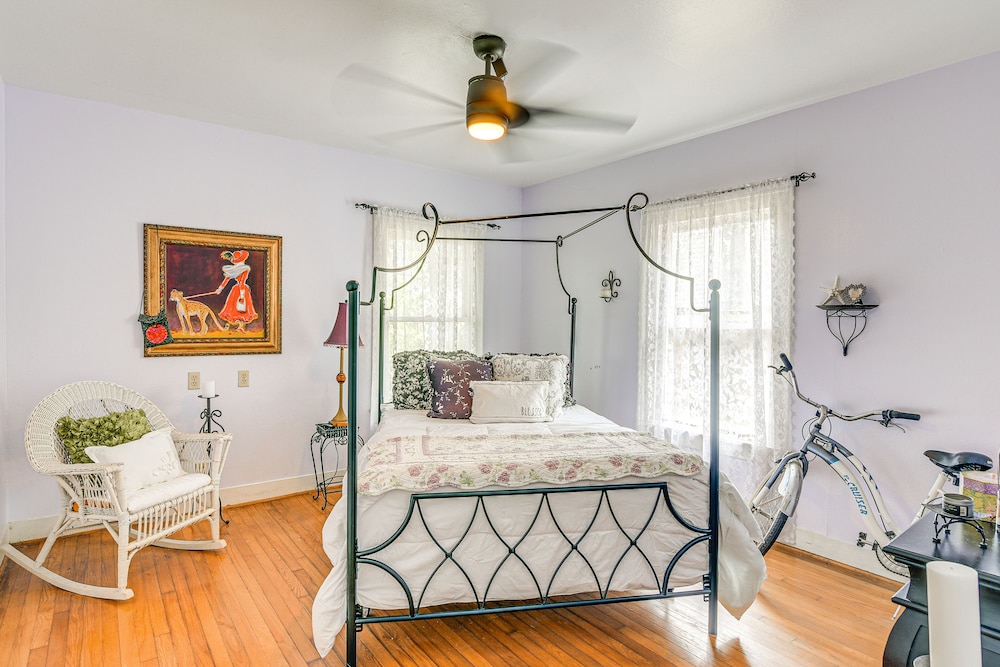 Pet-friendly Galveston Bungalow, 1/2 Mi to Beach! view 3