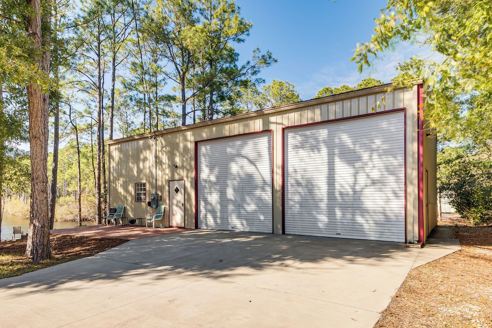 Fishing Dock: Waterfront Pensacola Retreat