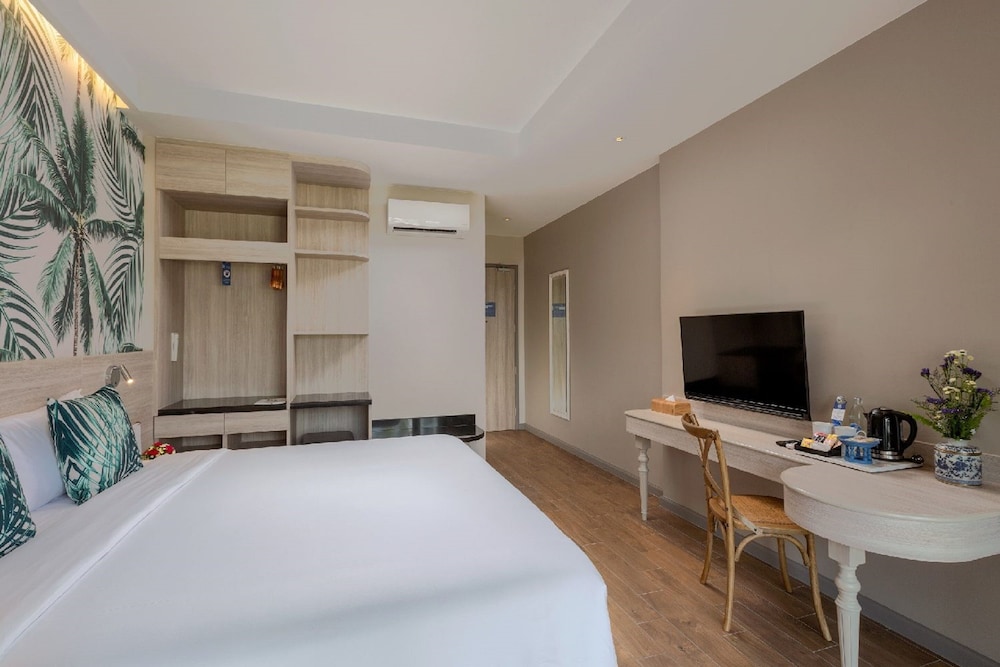 Sawaddi Patong Resort & Spa by Tolani, photo 33