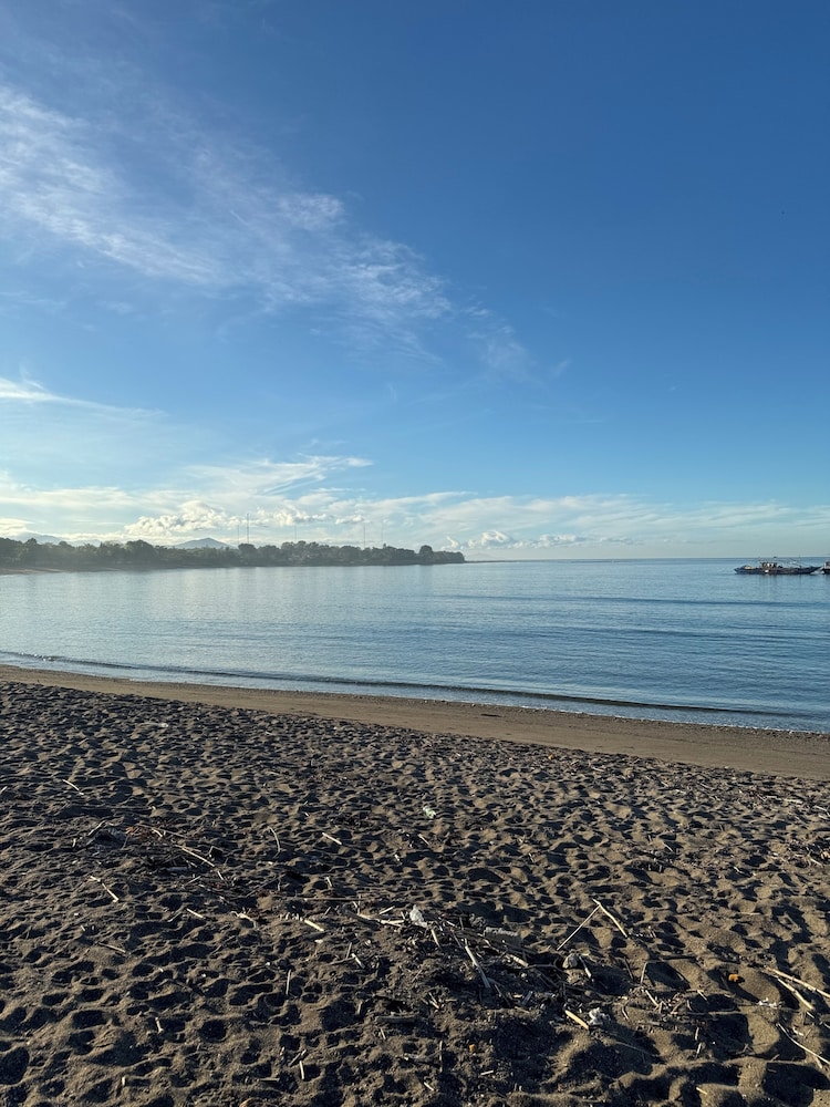 Isla Enriqueta - Private Beach Resort