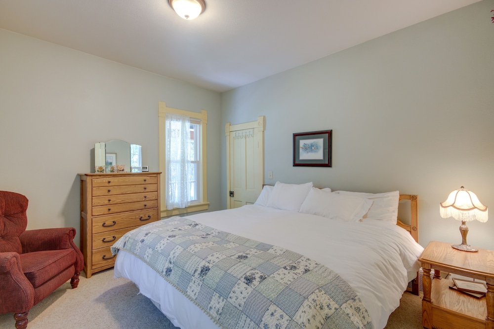 Large Family Home w/ View, 1 Mi to Red Lodge Ski! view 3