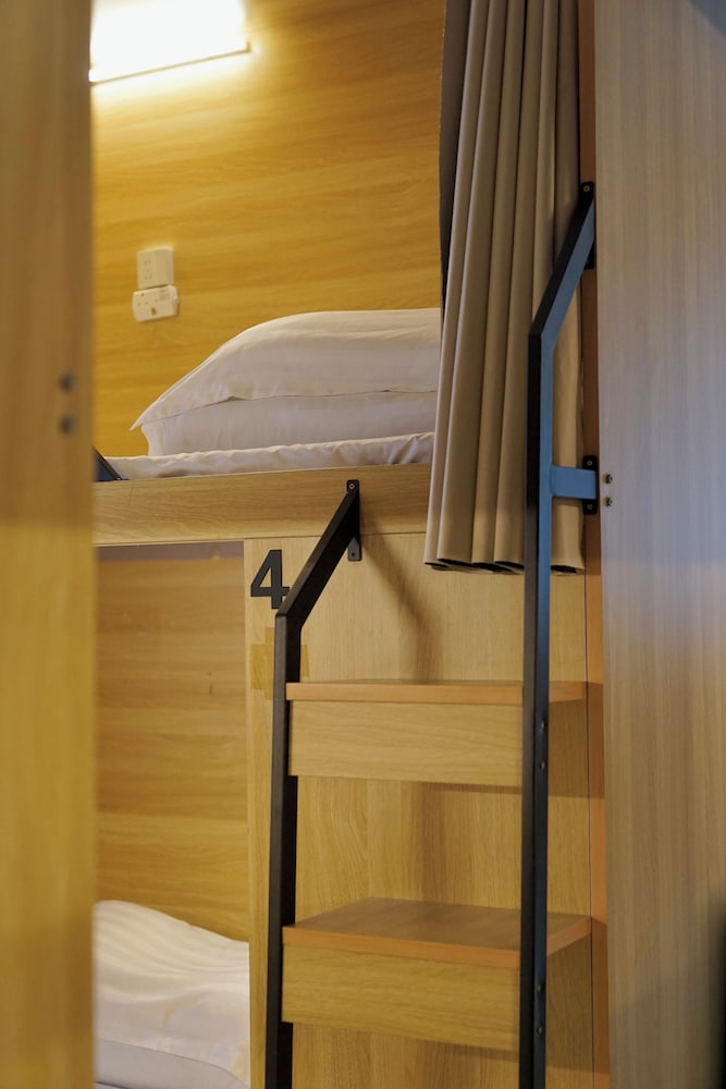 Waveflo Hostel