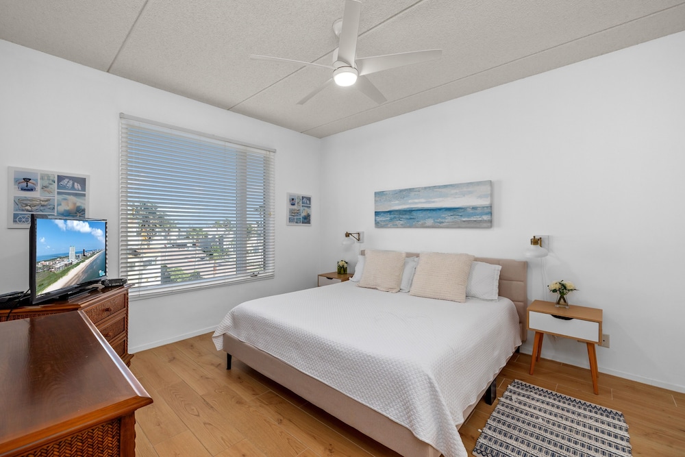 Las Villas Condo Unit 301 - 5 Night Minimum Stays 3 Bedroom Condo