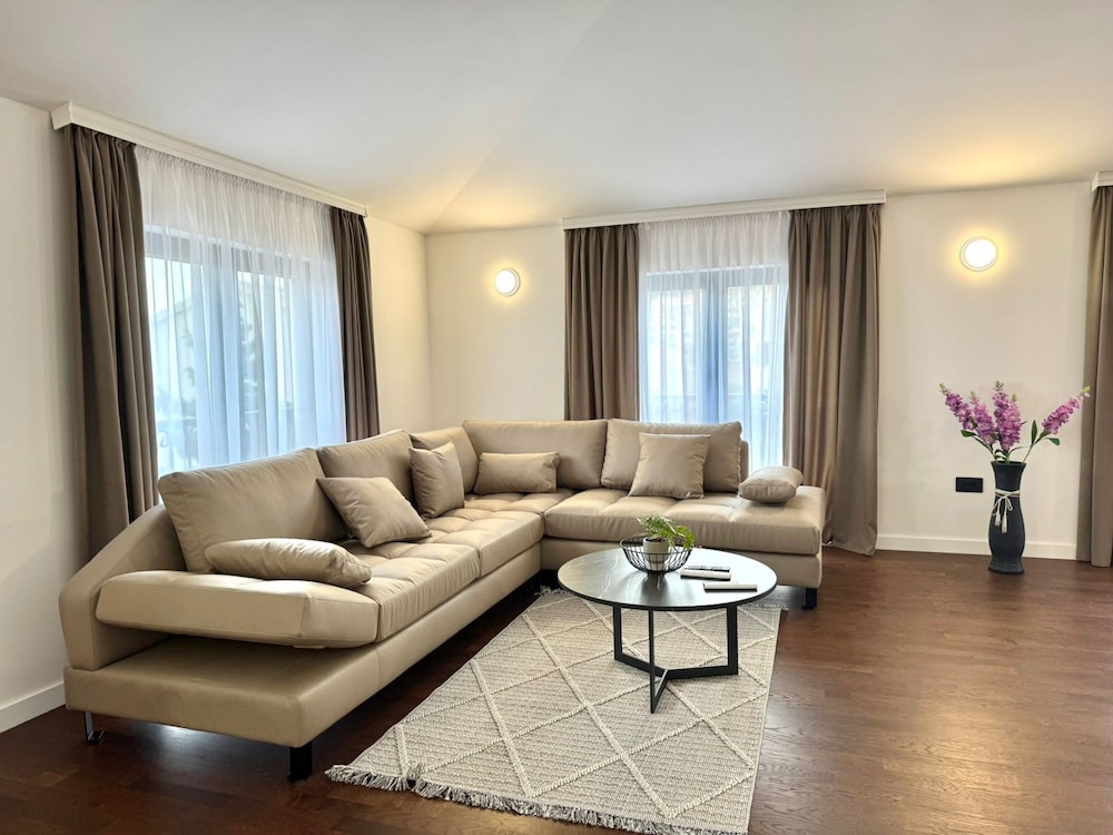 Sunny Bay Apartments