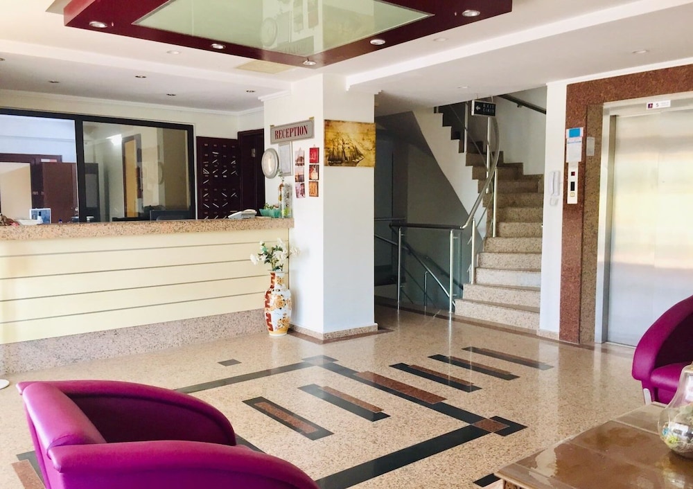 Lobby & Reception