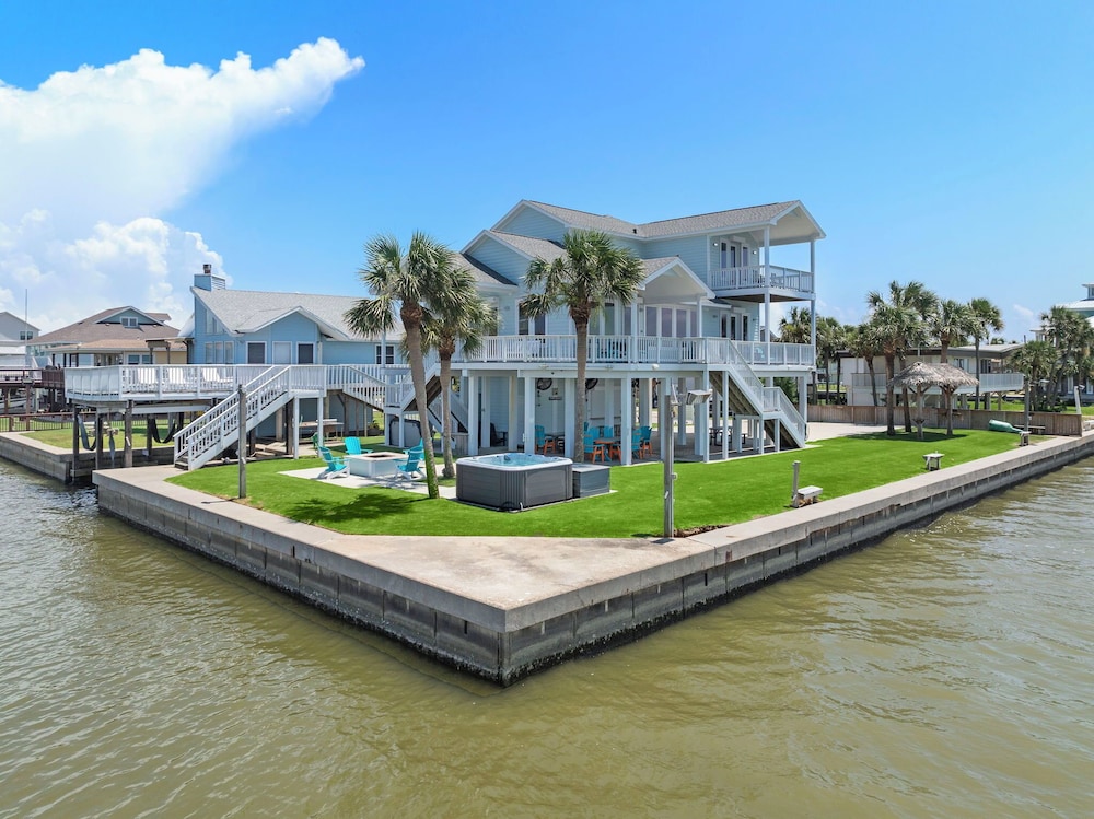 Blue Marlin Bayfront Retreat by Ryson Vacation Rentals