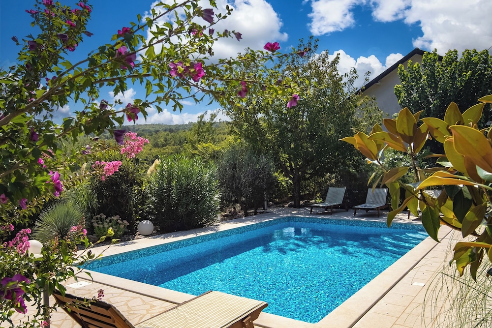 Holiday Home Ljubica With Pool