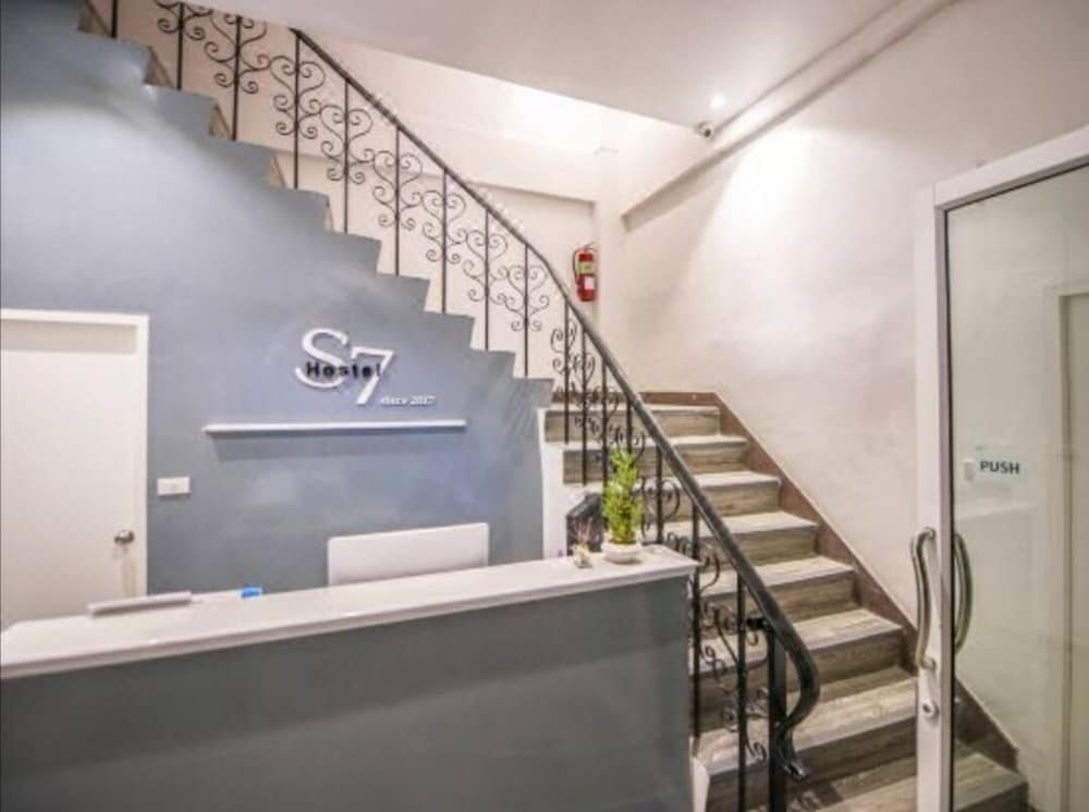 New S7 VIP - Hostel