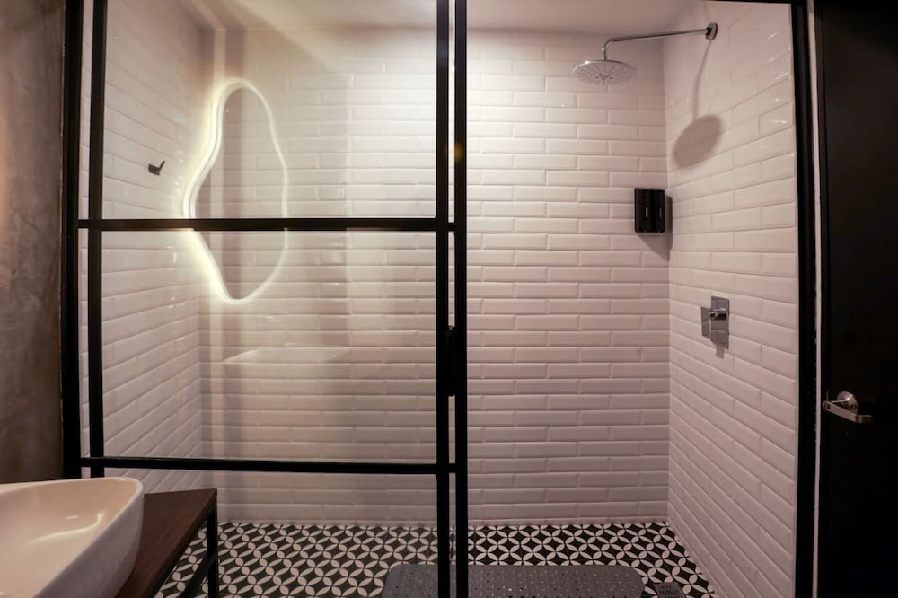 Botanic Loft Stylish Cozy Retreat w Kitchen Private Bath