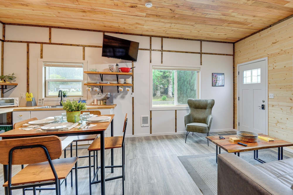 Near Twilight Sites & Scenic Hikes: Forks Apt