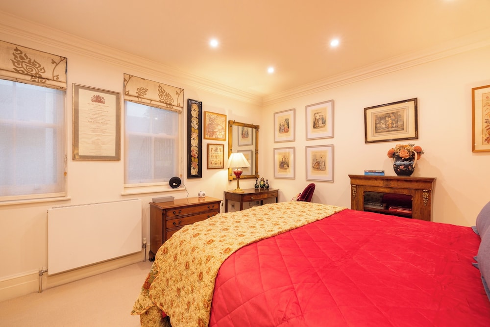 Paddington 7-bed 13-guest Massive House W/patio